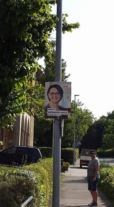 Die Plakatte h�ngen!