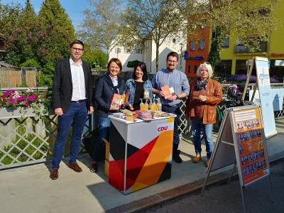 Wahlstand mit Staatsministerin Annette Widmann-Mauz MdB und herrlichem Wetter