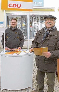 Wahlhelfer der CDU: Christoph Kühner und Hermann Schwendemann. 